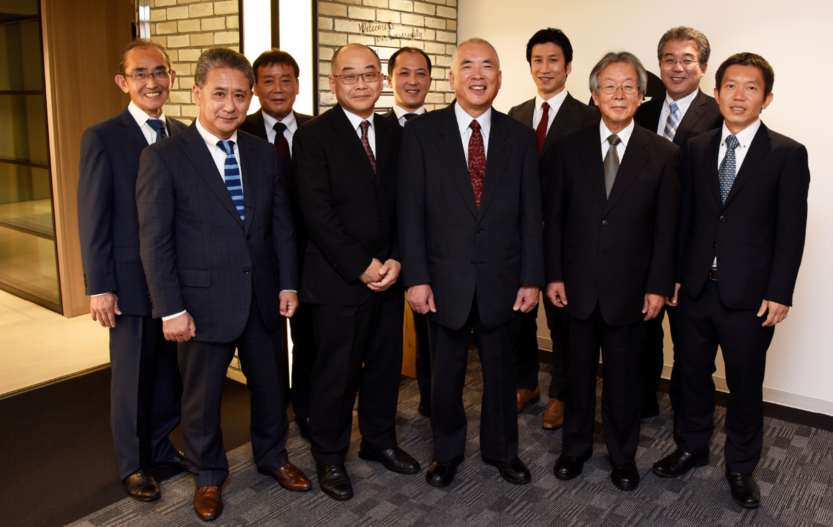 弊社の役員一同（写真）